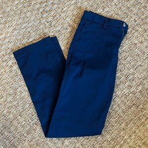 Vineyard Vines Men’s Chino pants in navy!! Good condition and perfect for summer